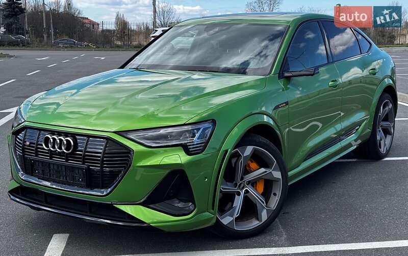 Позашляховик / Кросовер Audi e-tron S Sportback 2022 в 