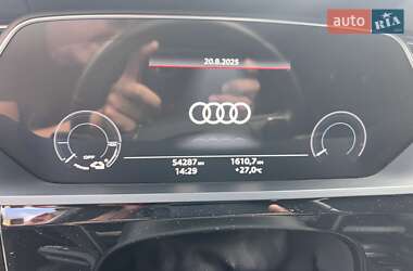 Позашляховик / Кросовер Audi e-tron S Sportback 2020 в  фото 17 Позашляховик / Кросовер Audi e-tron S Sportback 2020 в