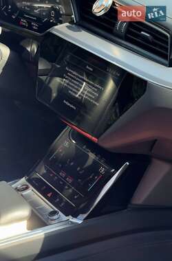 Позашляховик / Кросовер Audi e-tron S Sportback 2021 в  фото 12 Позашляховик / Кросовер Audi e-tron S Sportback 2021 в