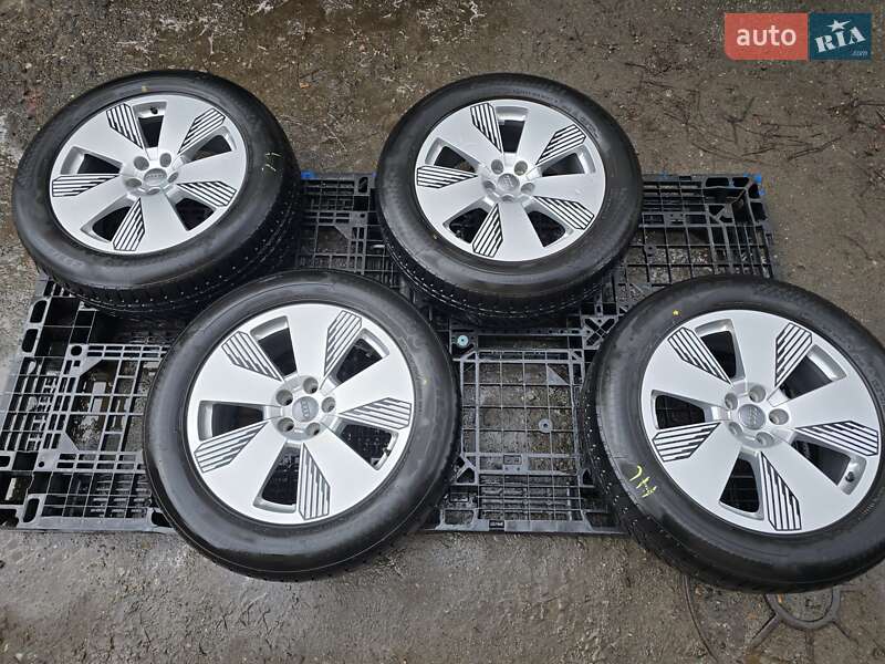 Внедорожник / Кроссовер Audi e-tron S Sportback 2021 в Киеве фото 3 Внедорожник / Кроссовер Audi e-tron S Sportback 2021 в Киеве