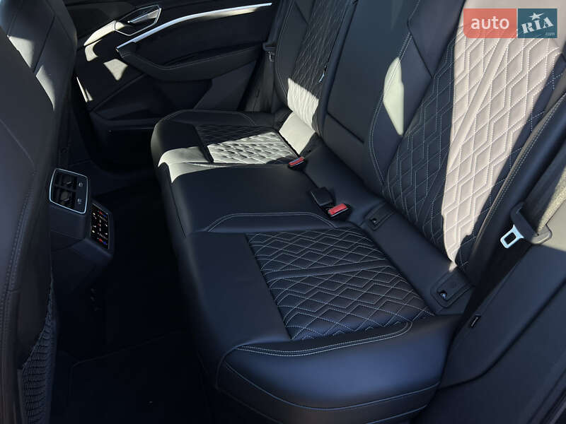 Позашляховик / Кросовер Audi e-tron S Sportback 2022 в Луцьку