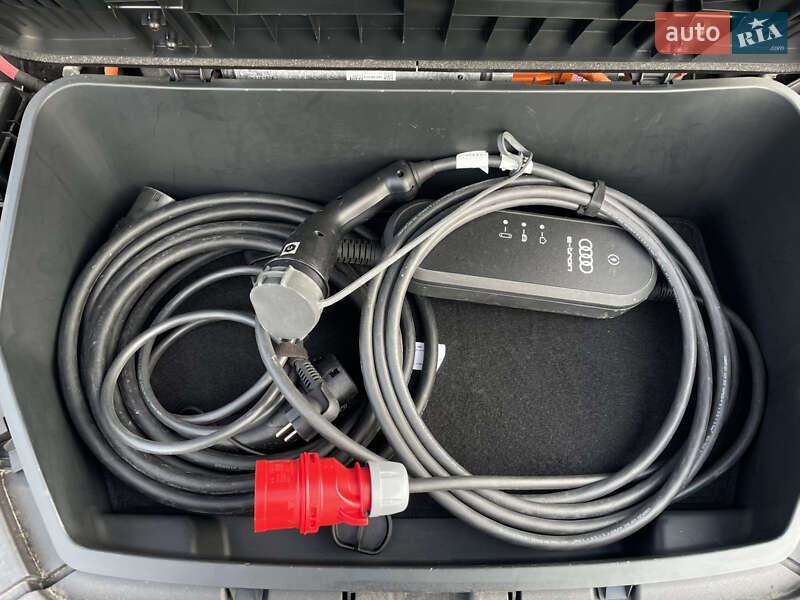 Позашляховик / Кросовер Audi e-tron S Sportback 2022 в Луцьку