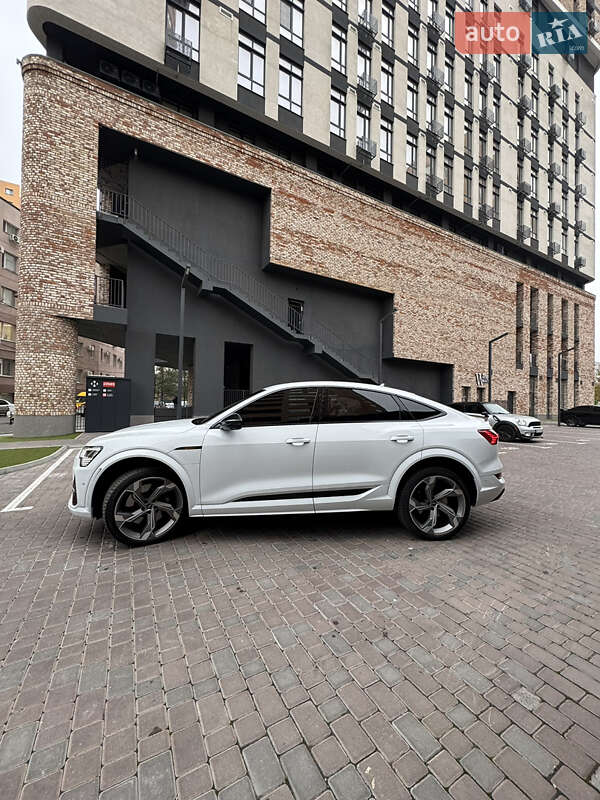 Позашляховик / Кросовер Audi e-tron S Sportback 2022 в Дніпрі