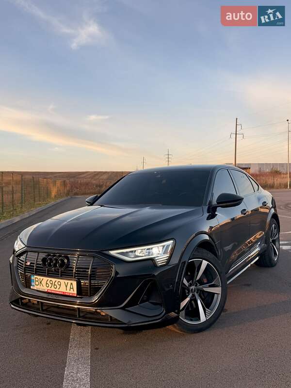 Позашляховик / Кросовер Audi e-tron S Sportback 2022 в Рівному