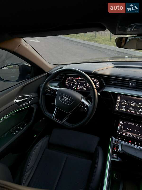 Позашляховик / Кросовер Audi e-tron S Sportback 2022 в Рівному