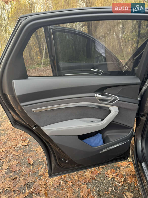 Внедорожник / Кроссовер Audi e-tron S Sportback 2023 в Калуше