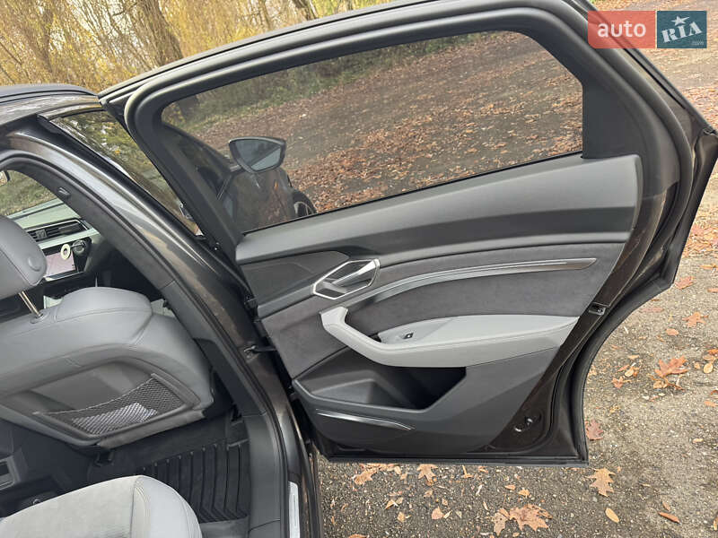 Внедорожник / Кроссовер Audi e-tron S Sportback 2023 в Калуше