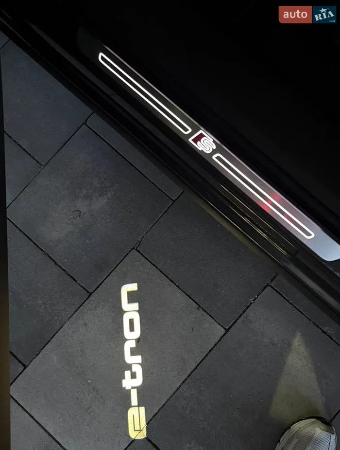 2022 Audi e-tron S Sportback - мініатюра 13