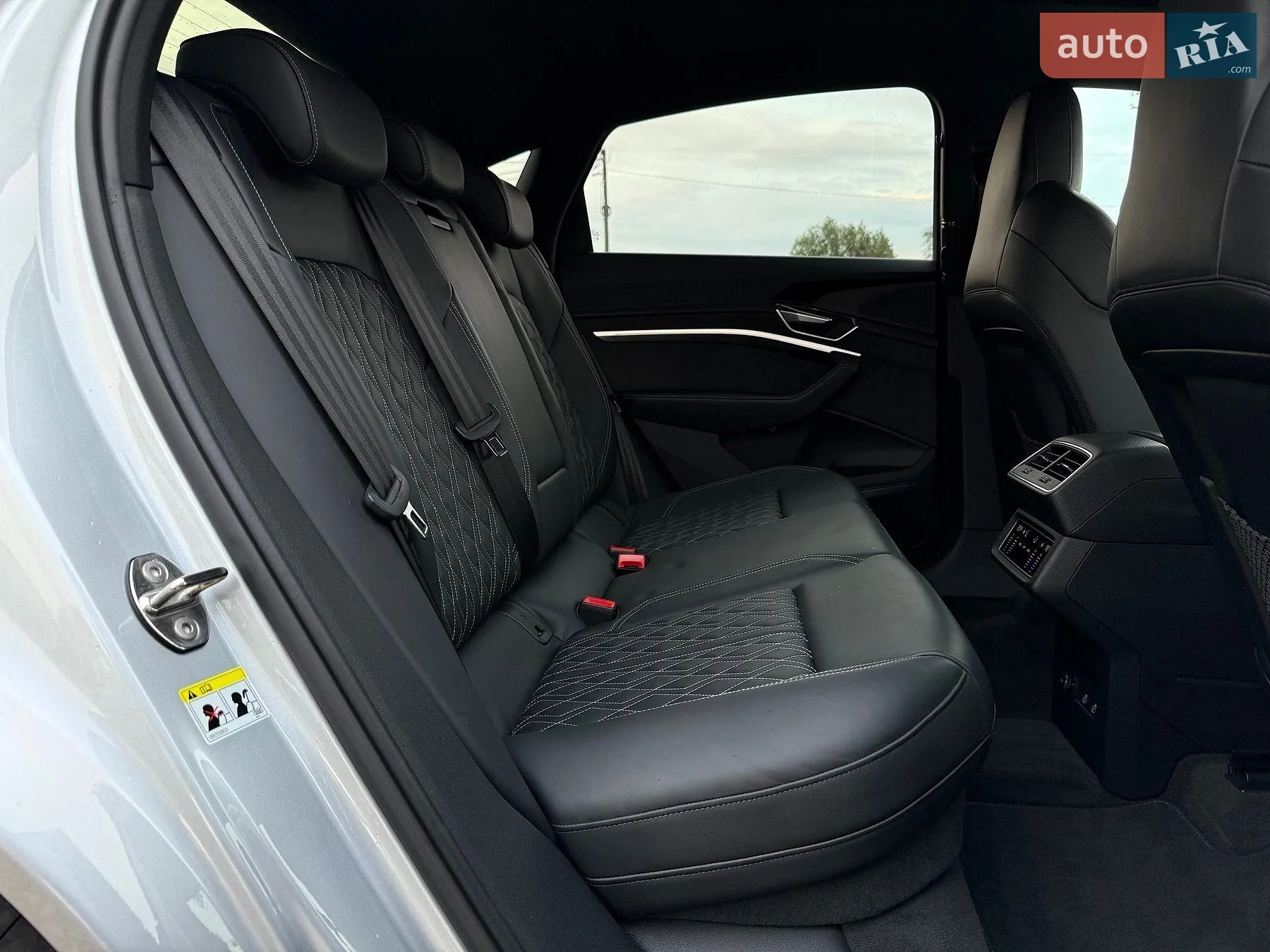 2022 Audi e-tron S Sportback - мініатюра 135