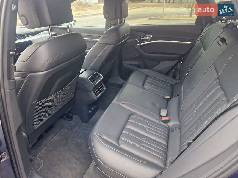 Позашляховик / Кросовер Audi e-tron S 2022 в Вінниці