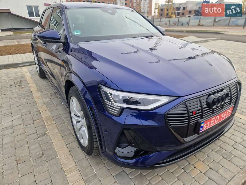 Позашляховик / Кросовер Audi e-tron S 2022 в Вінниці