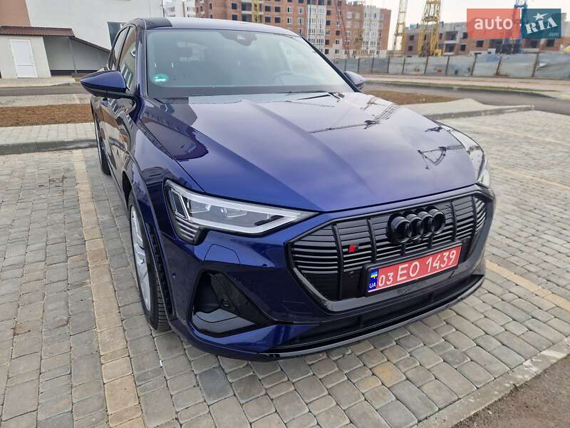 Позашляховик / Кросовер Audi e-tron S 2022 в Вінниці