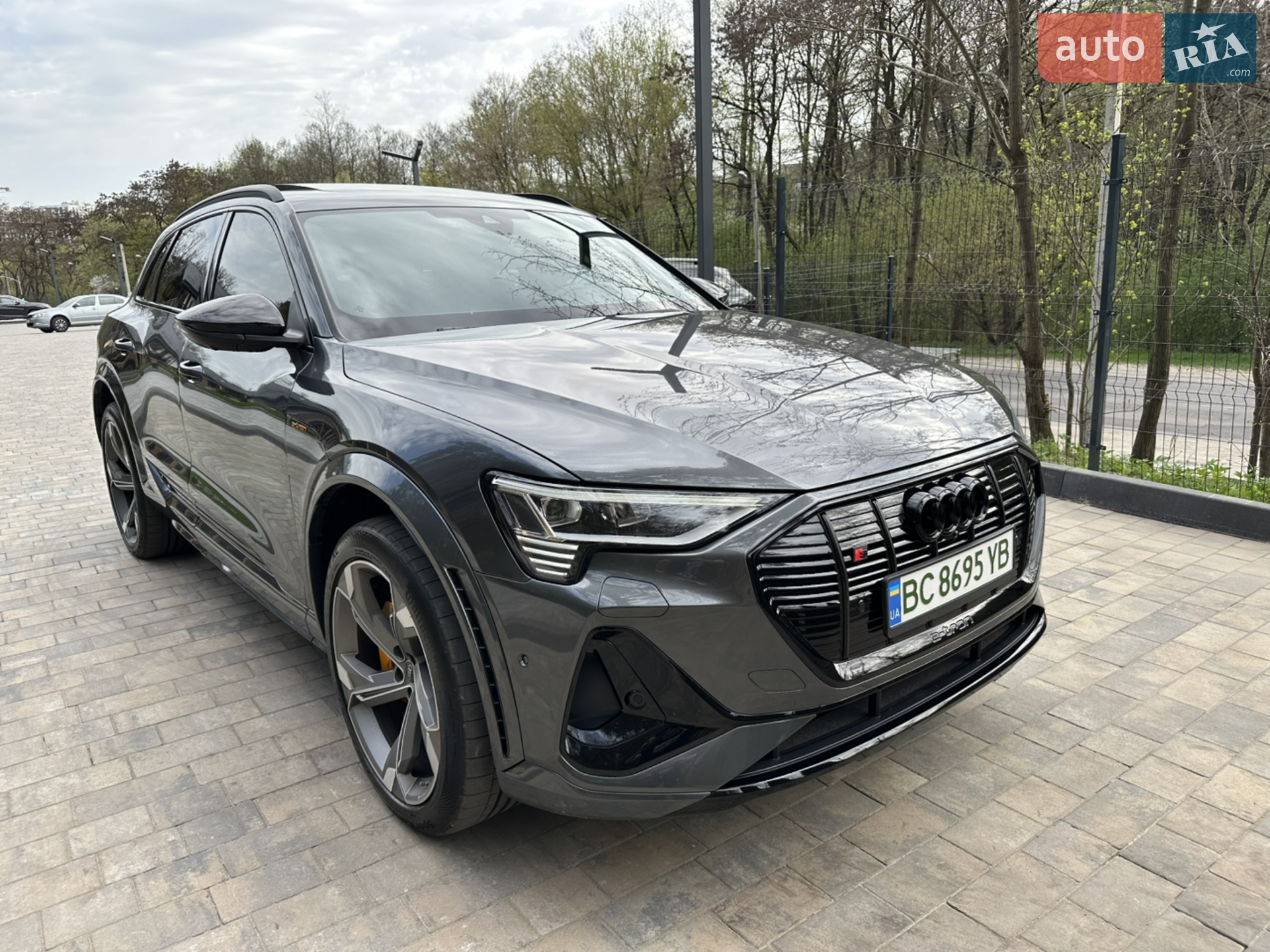 2022 Audi e-tron S - мініатюра 14