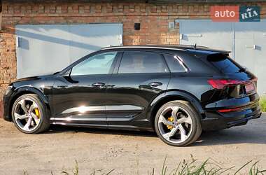 Внедорожник / Кроссовер Audi e-tron S 2022 в 
