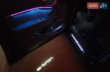 Внедорожник / Кроссовер Audi e-tron S 2022 в 