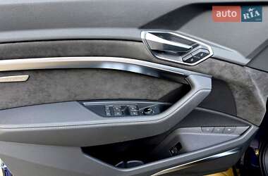 Внедорожник / Кроссовер Audi e-tron S 2020 в 
