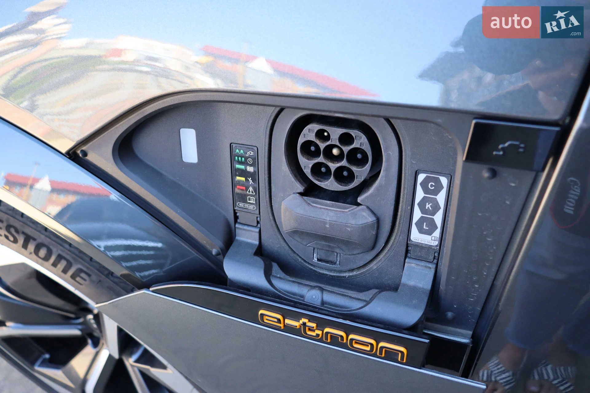 2022 Audi e-tron S - мініатюра 12