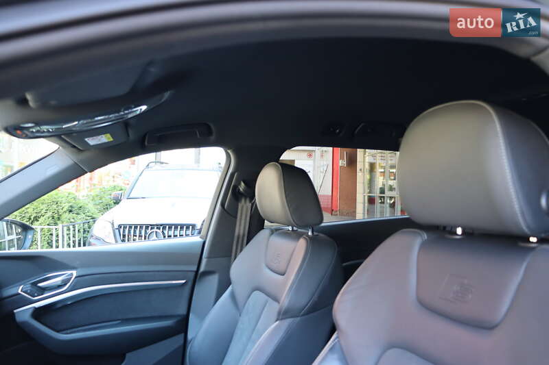 Позашляховик / Кросовер Audi e-tron S 2022 в Львові фото 19 Позашляховик / Кросовер Audi e-tron S 2022 в Львові