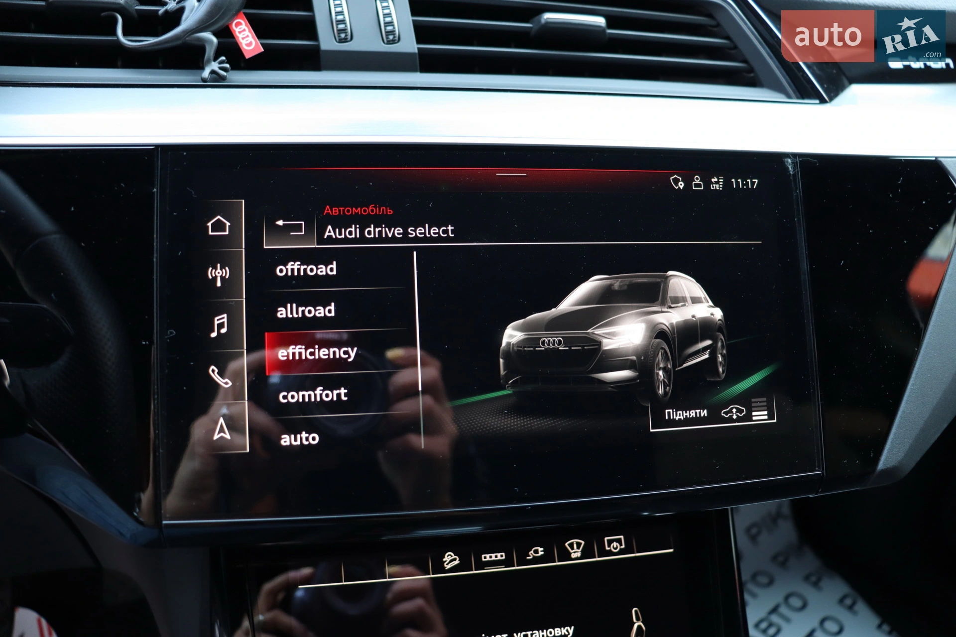 2022 Audi e-tron S - мініатюра 34