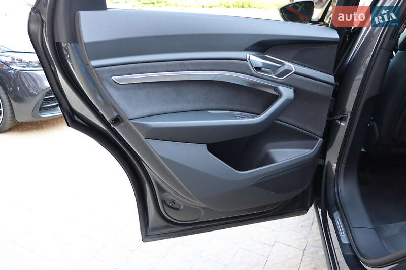 Позашляховик / Кросовер Audi e-tron S 2022 в Львові фото 39 Позашляховик / Кросовер Audi e-tron S 2022 в Львові