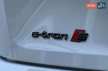 Внедорожник / Кроссовер Audi e-tron S 2022 в 