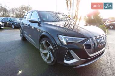 Позашляховик / Кросовер Audi e-tron S 2021 в  фото 19 Позашляховик / Кросовер Audi e-tron S 2021 в