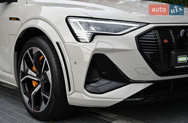 Внедорожник / Кроссовер Audi e-tron S 2022 в 