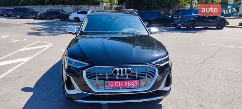 Позашляховик / Кросовер Audi e-tron S 2021 в Вінниці