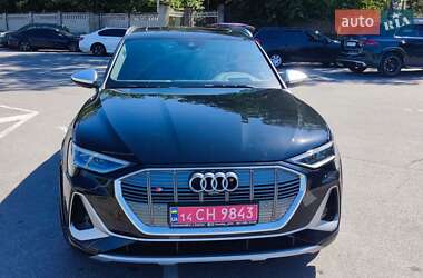 Позашляховик / Кросовер Audi e-tron S 2021 в  Позашляховик / Кросовер Audi e-tron S 2021 в