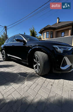 Внедорожник / Кроссовер Audi e-tron S 2021 в 