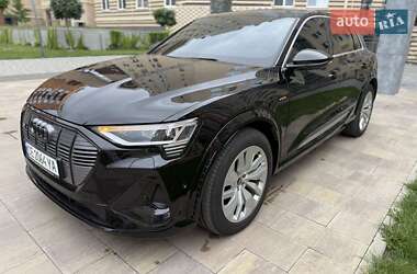 Позашляховик / Кросовер Audi e-tron S 2021 в 