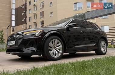 Позашляховик / Кросовер Audi e-tron S 2021 в 