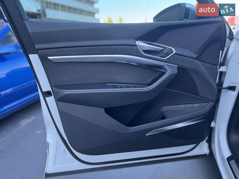 Позашляховик / Кросовер Audi e-tron S 2022 в Києві