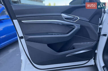 Позашляховик / Кросовер Audi e-tron S 2022 в 