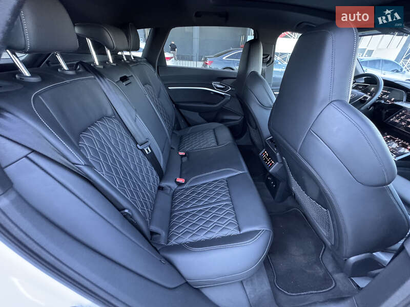Позашляховик / Кросовер Audi e-tron S 2022 в Києві