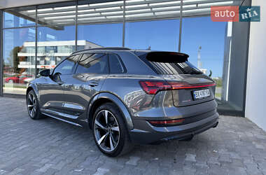 Позашляховик / Кросовер Audi e-tron S 2020 в 