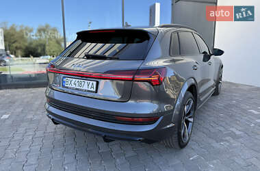 Позашляховик / Кросовер Audi e-tron S 2020 в 