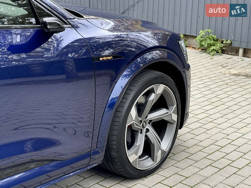 Позашляховик / Кросовер Audi e-tron S 2021 в Києві фото 16 Позашляховик / Кросовер Audi e-tron S 2021 в Києві