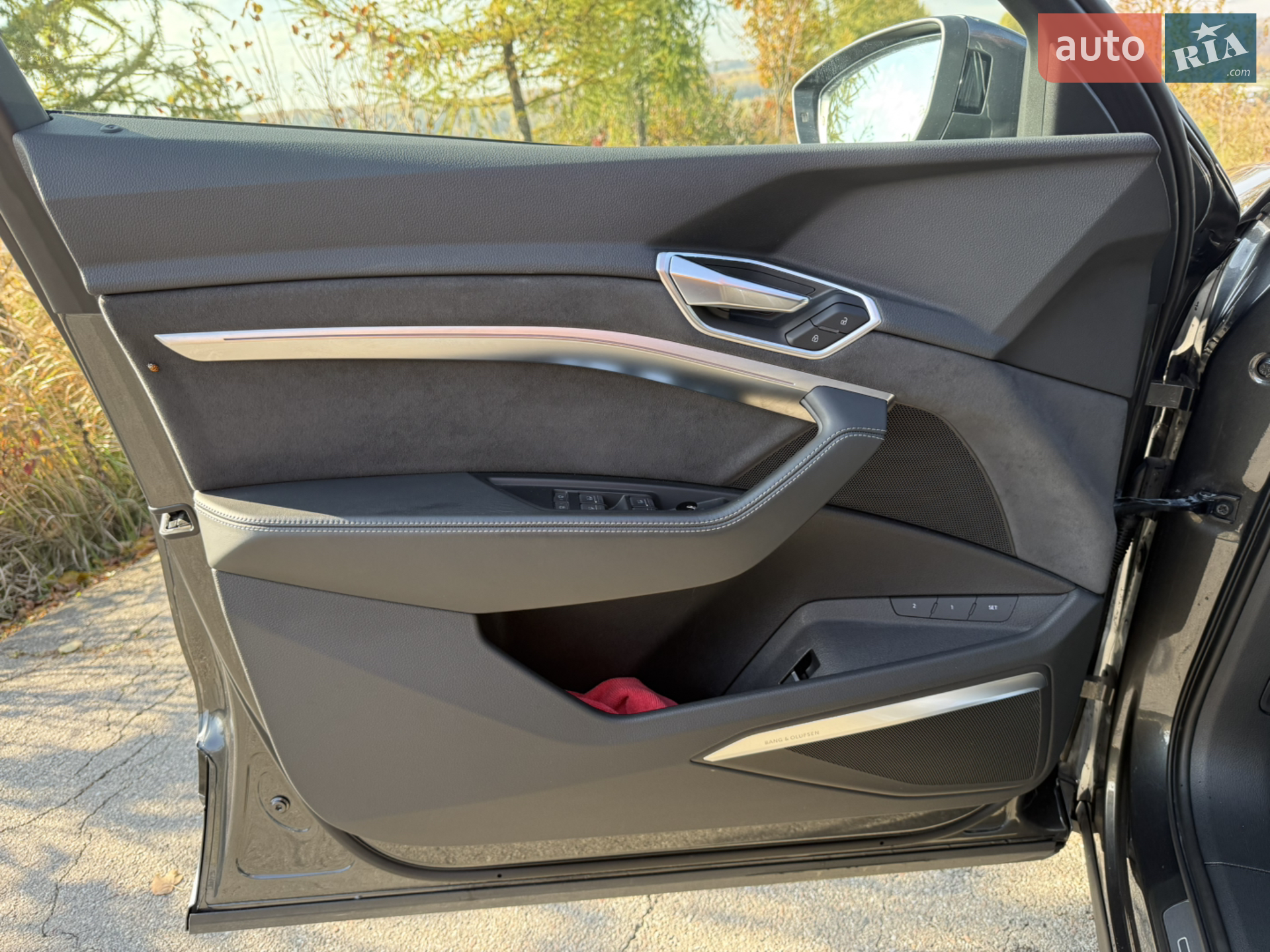 2022 Audi e-tron S - мініатюра 22