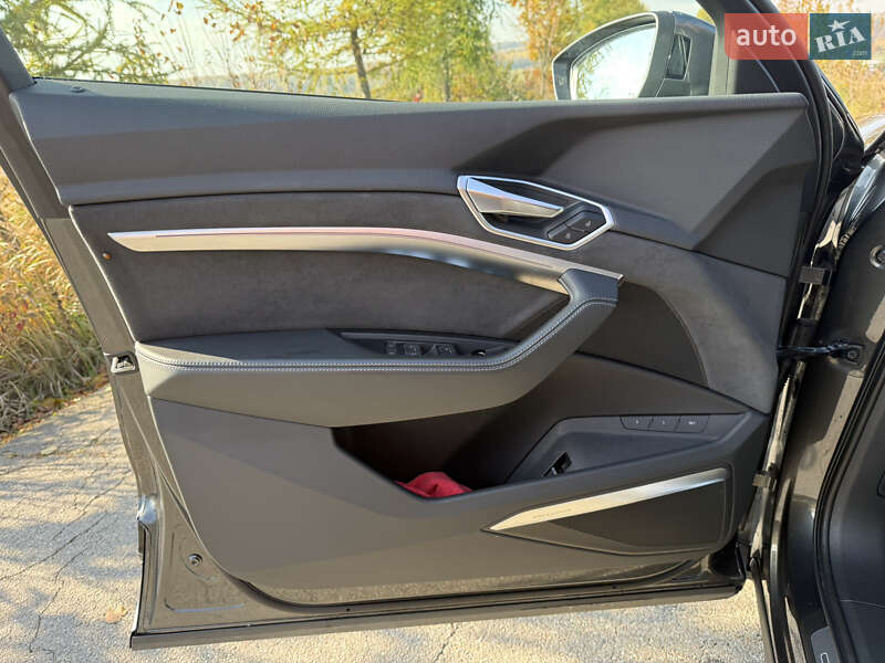 Внедорожник / Кроссовер Audi e-tron S 2022 в Черновцах фото 22 Внедорожник / Кроссовер Audi e-tron S 2022 в Черновцах