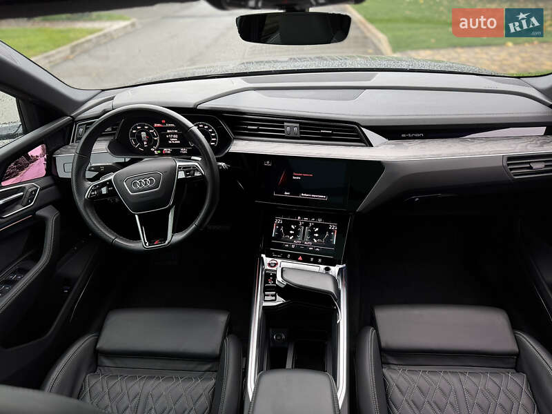 Позашляховик / Кросовер Audi e-tron S 2022 в Києві