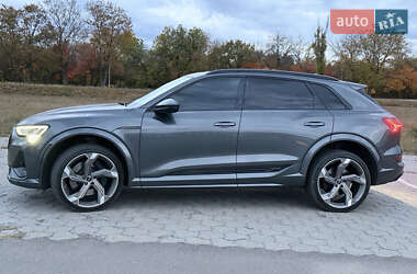 Позашляховик / Кросовер Audi e-tron S 2022 в Дніпрі