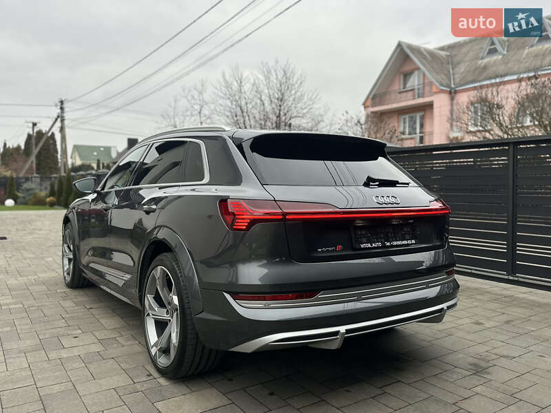 Позашляховик / Кросовер Audi e-tron S 2022 в Луцьку
