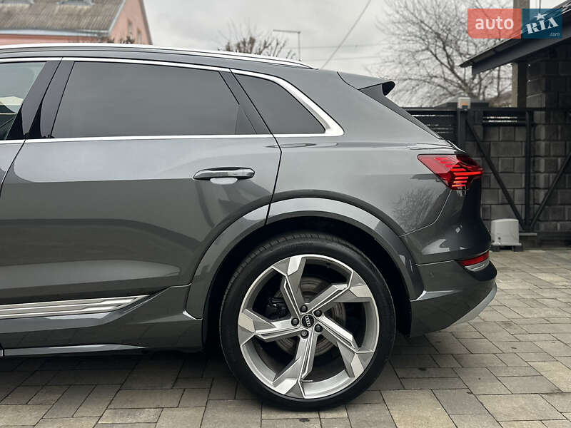 Позашляховик / Кросовер Audi e-tron S 2022 в Луцьку