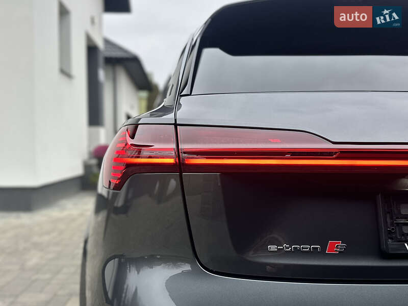 Позашляховик / Кросовер Audi e-tron S 2022 в Луцьку