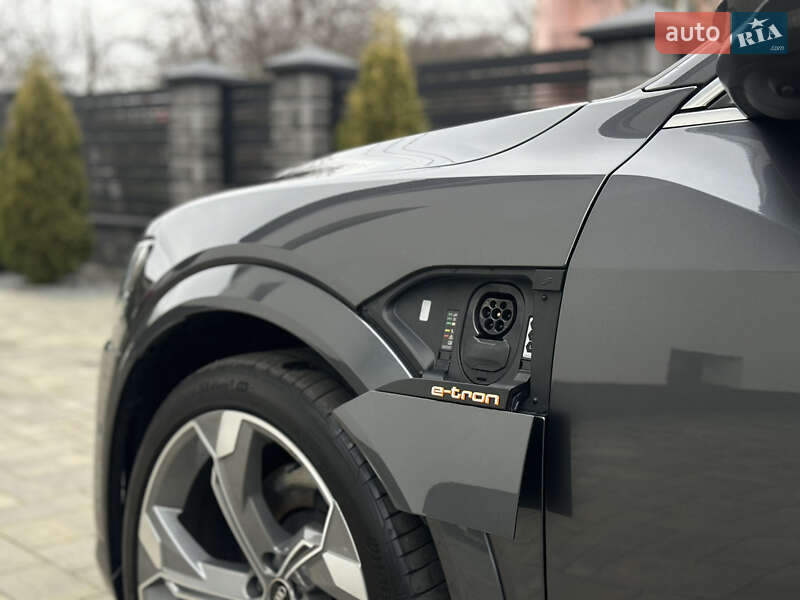 Позашляховик / Кросовер Audi e-tron S 2022 в Луцьку