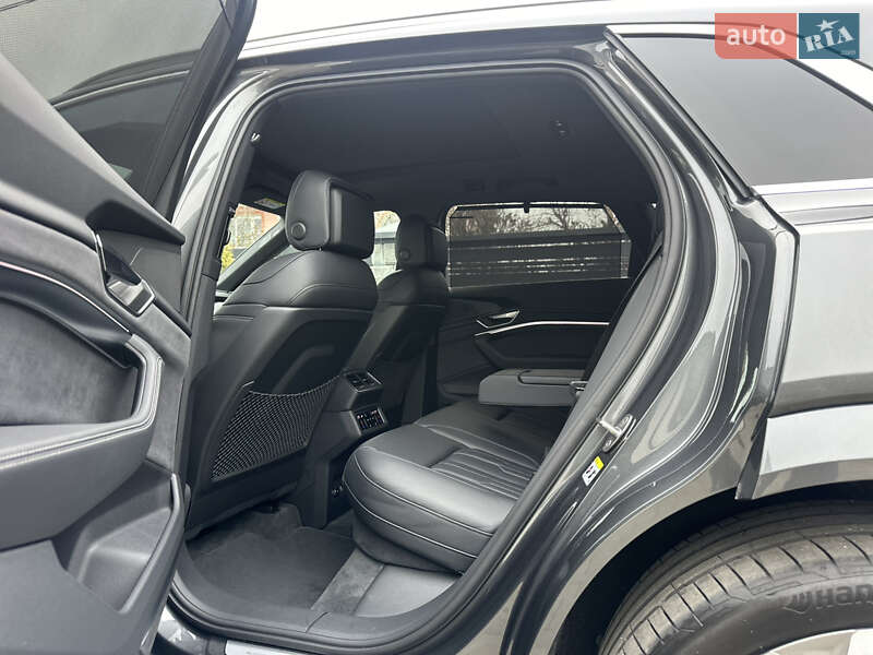 Позашляховик / Кросовер Audi e-tron S 2022 в Луцьку