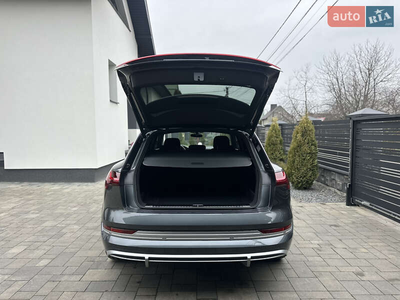 Позашляховик / Кросовер Audi e-tron S 2022 в Луцьку