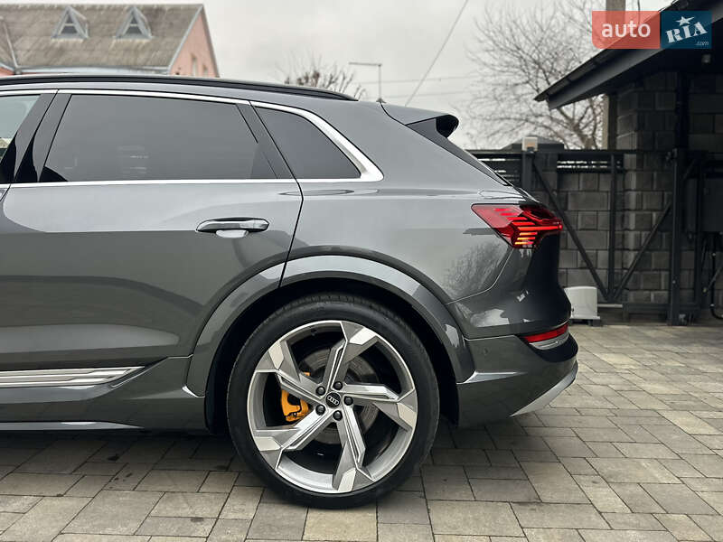 Позашляховик / Кросовер Audi e-tron S 2022 в Луцьку