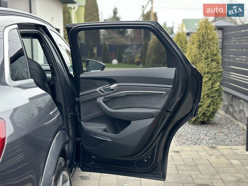 Позашляховик / Кросовер Audi e-tron S 2022 в Луцьку